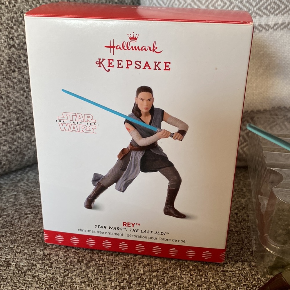 Hallmark Keepsake Star Wars Rey - Picture 2 of 7